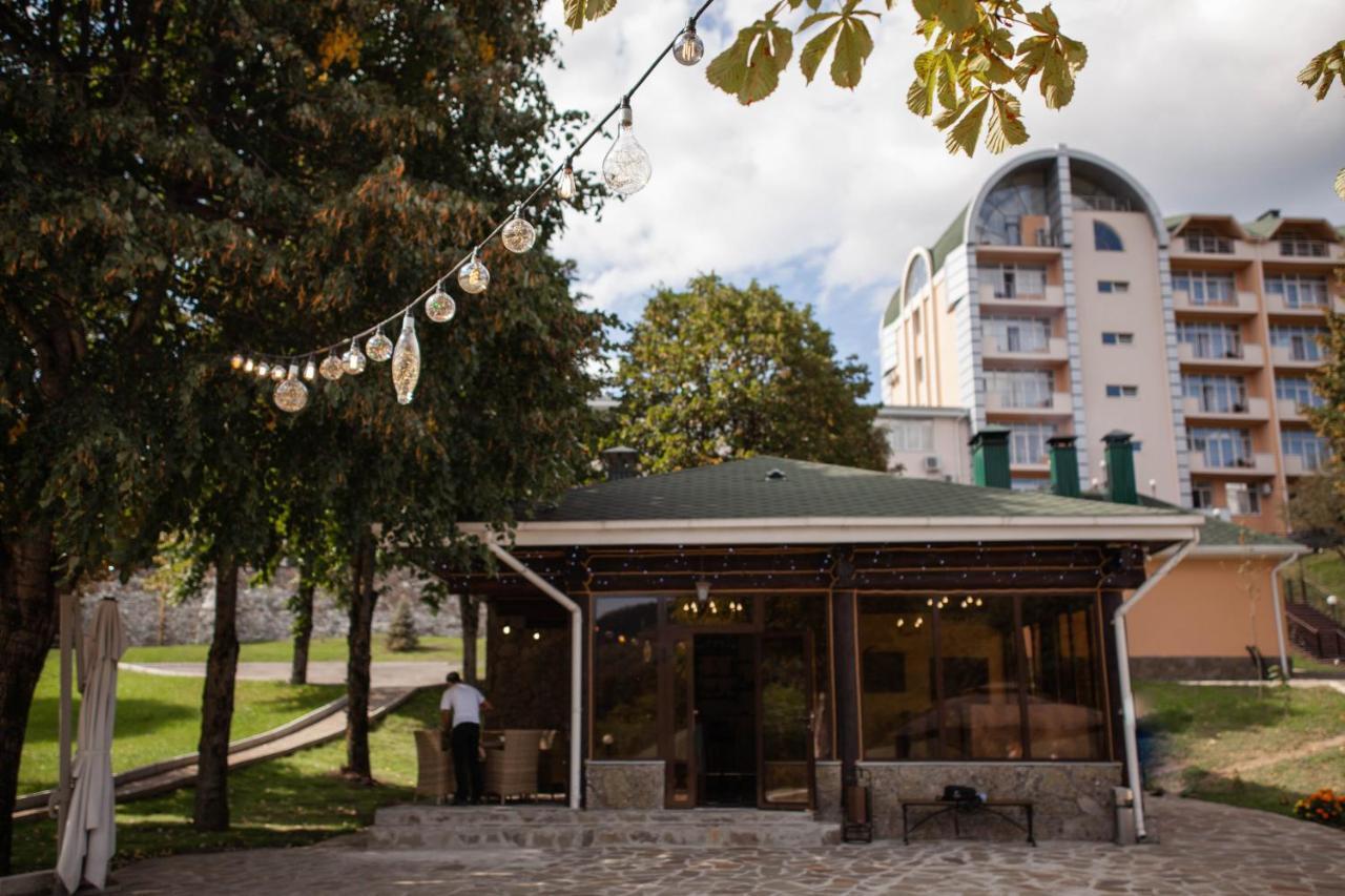 Azimut Hotel Nalchik Exterior photo