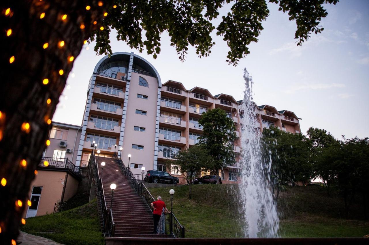 Azimut Hotel Nalchik Exterior photo