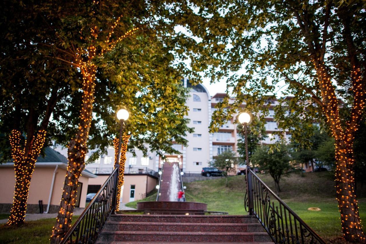 Azimut Hotel Nalchik Exterior photo